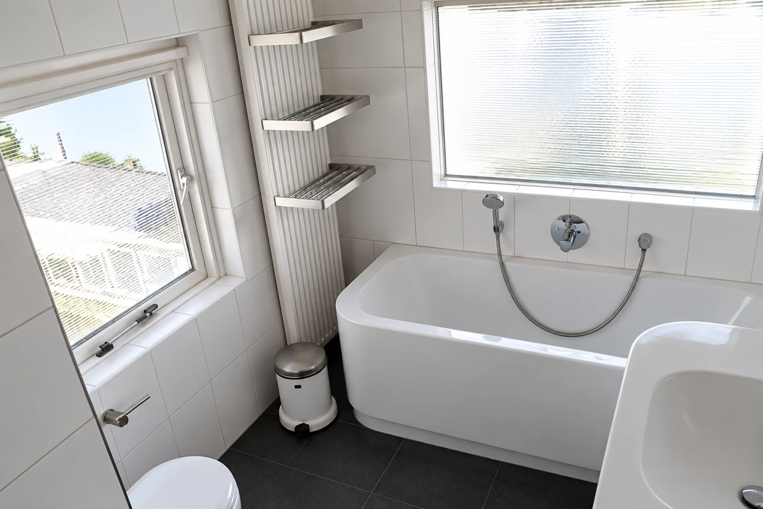 Klapwijk aannemersbedrijf kleine badkamer renovatie ligbad